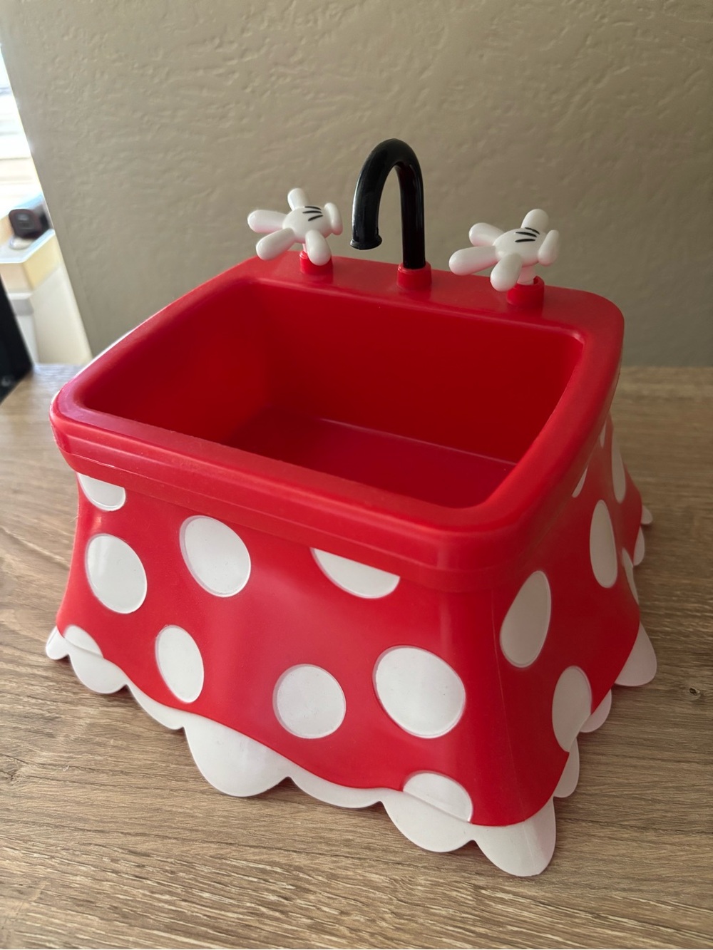 Minnie Mouse kitchen sink ice cream sundae holder